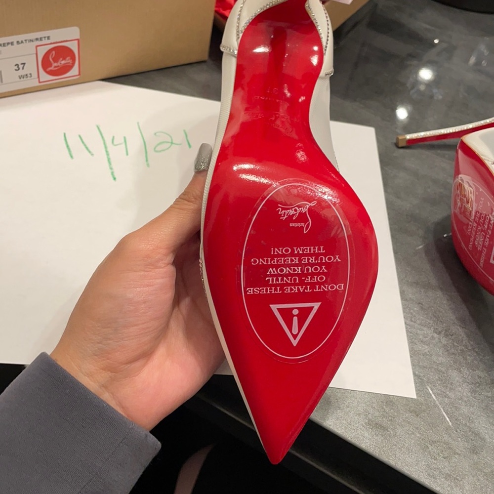 Photos of bottom of the shoe